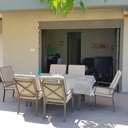 Luxury 2 Néoi Póroi